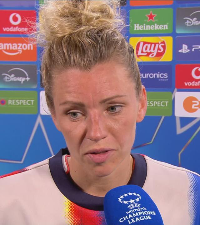 Die Mittelfeldspielerin des FC Bayern Linda Dallmann im Interview nach der Niederlage gegen den FC Barcelona