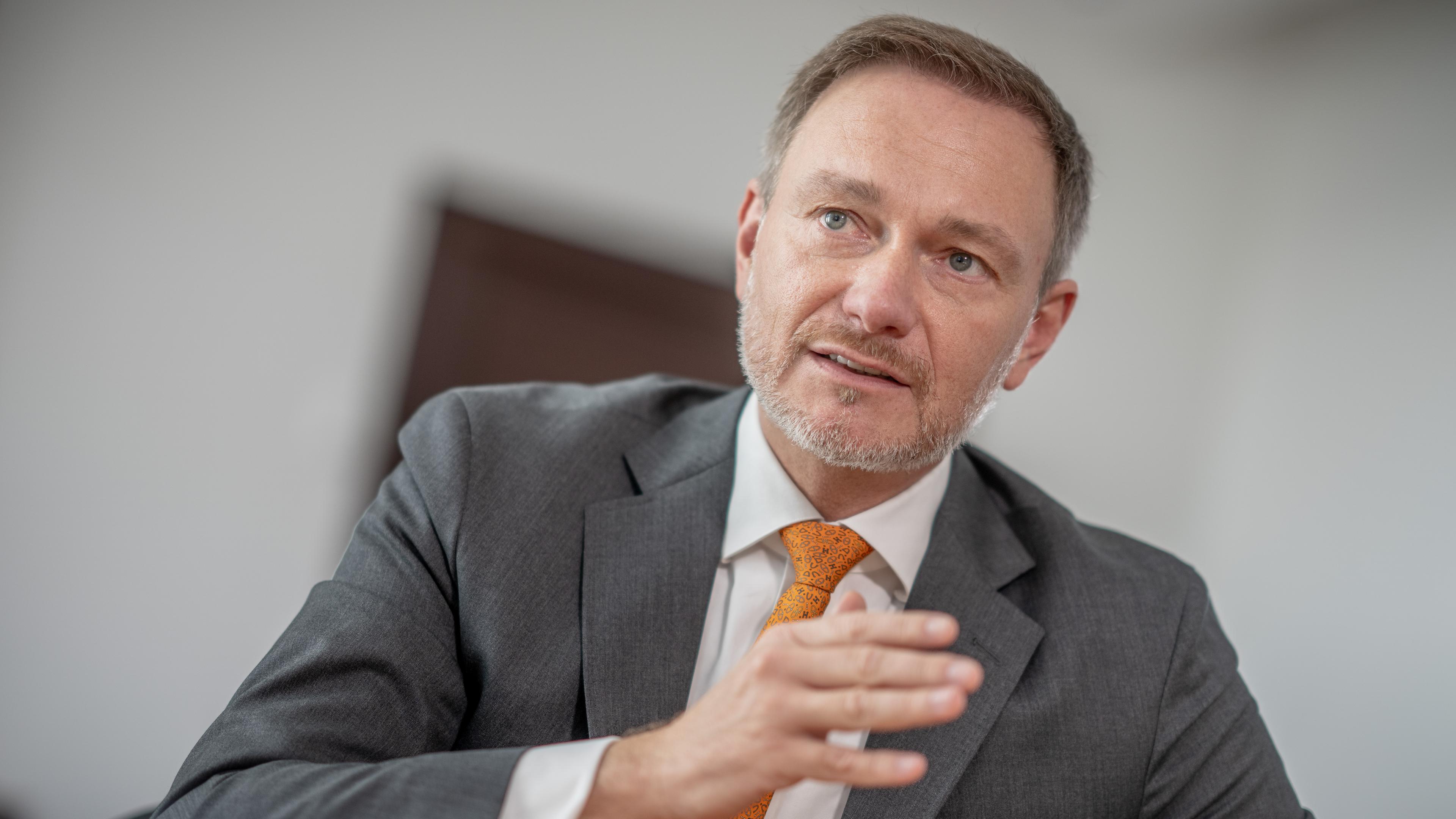 Bundesfinanzminister Christian Lindner bei einem Interview.