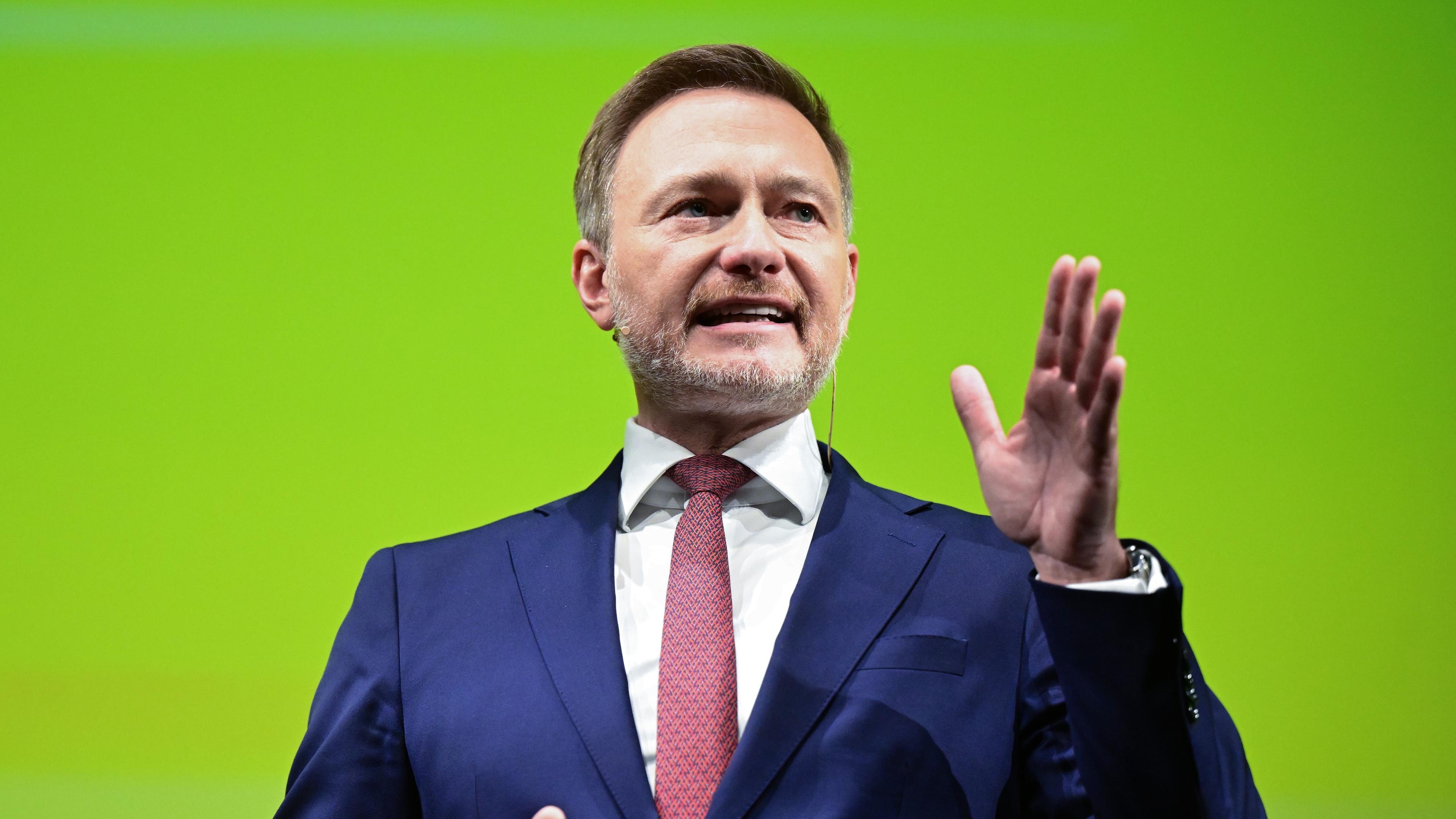Christian Lindner, Bundesvorsitzender der FDP, spricht beim Dreikönigstreffen der FDP im Opernhaus.
