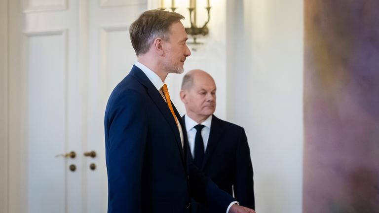 Christian Linder und Olaf Scholz im Schloss Bellevue