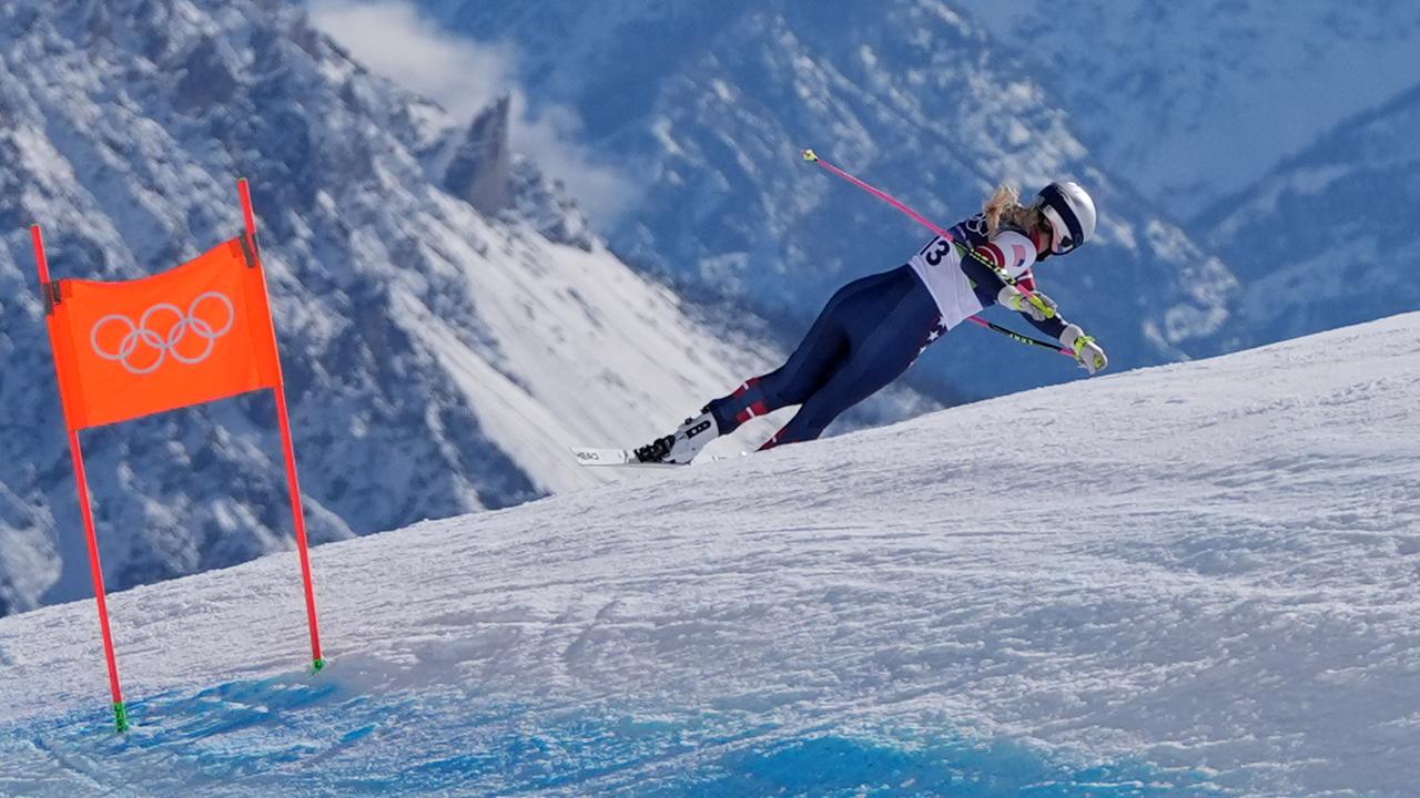 Lindsey Vonn stürzt bei der Abfahrt der Frauen am 08.02.2026 in Cortina d'Ampezzo.