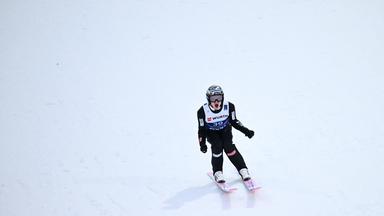 Skispringer Marius Lindvik kurz nach der Landung