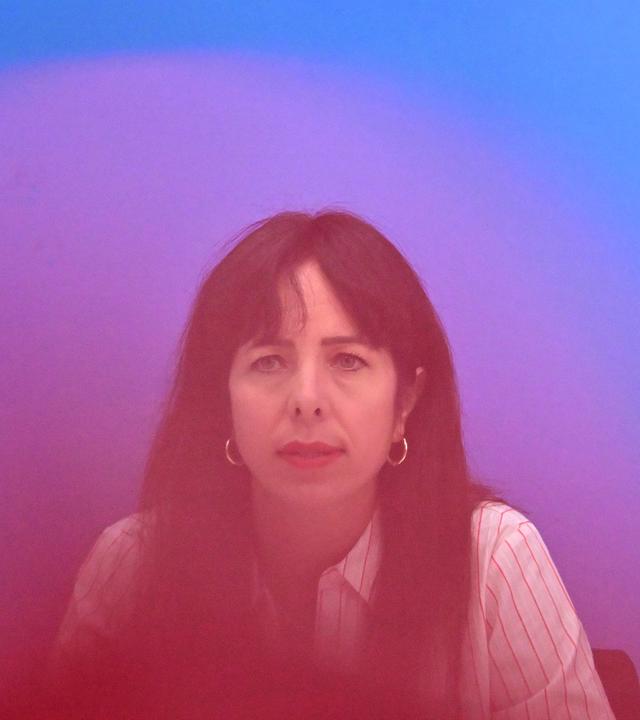 Elif Eralp, Linke-Bürgermeisterkandidatin in Berlin, spricht bei der Bundespressekonferenz.