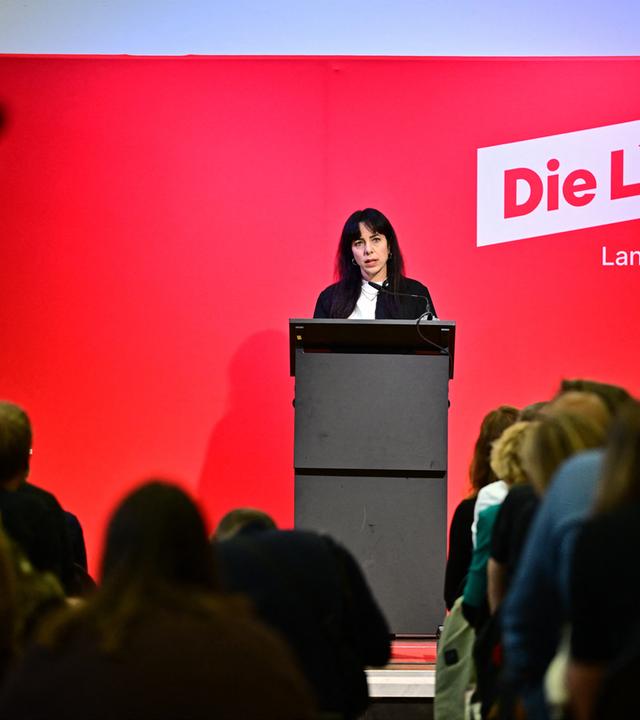 Elif Eralp, Fraktionsvorsitzende der Partei Die Linke im Berliner Abgeordnetenhaus, spricht während eines Landesparteitags der Berliner Linken.