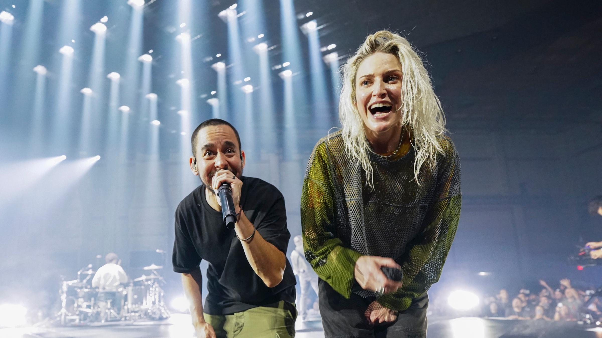 Mike Shinoda und Emily Armstrong von Linkin Park geben ein Konzert am 05.09.2024 in Los Angeles.