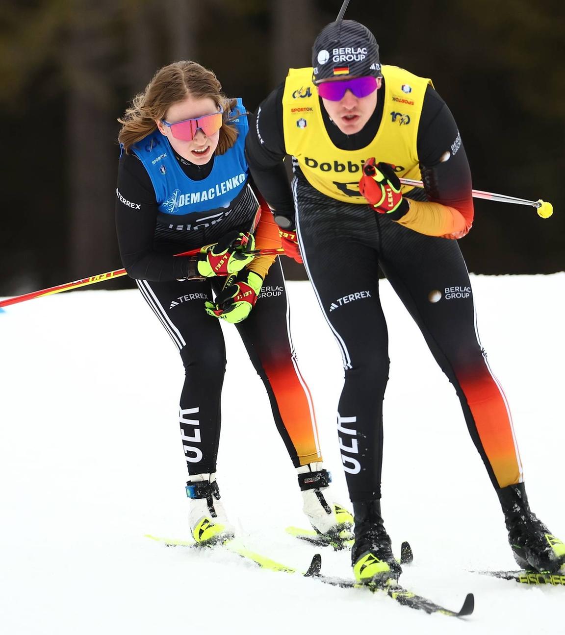 Langläuferin Linn Kazmaier folgt im 10-Kilometer-Rennen der Nordischen Para-WMihrem Guide Florian Baumann
