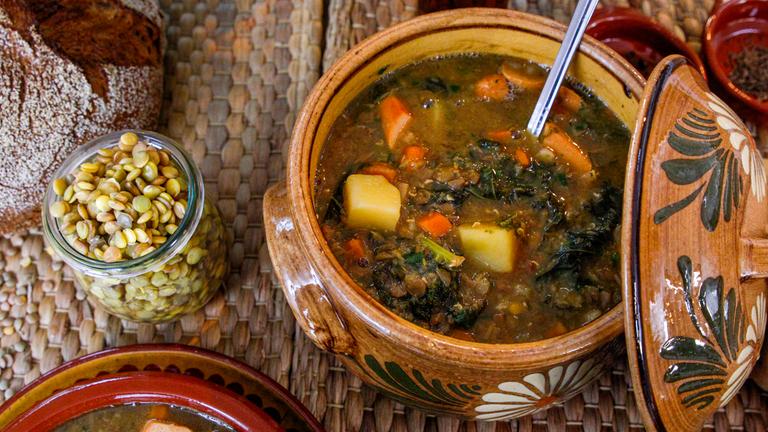 Vegane Linsensuppe mit Grünkohl