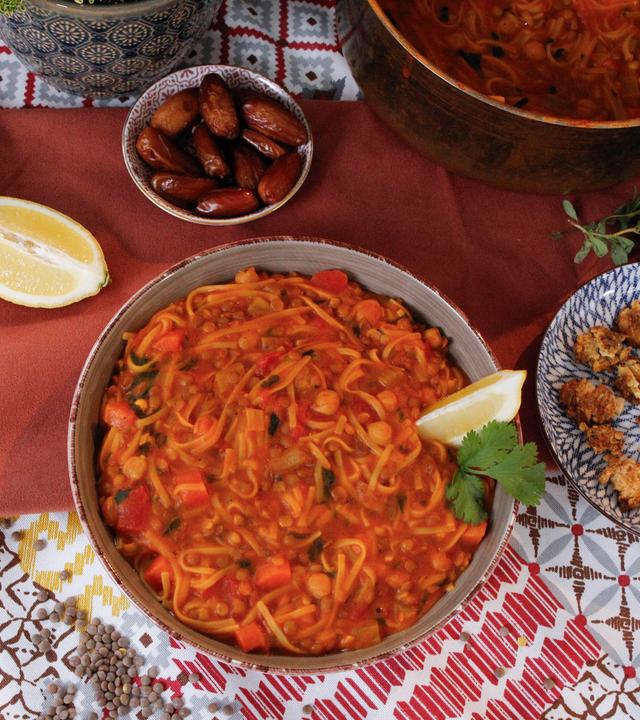 Marokkanische Linsensuppe mit Kichererbsen
