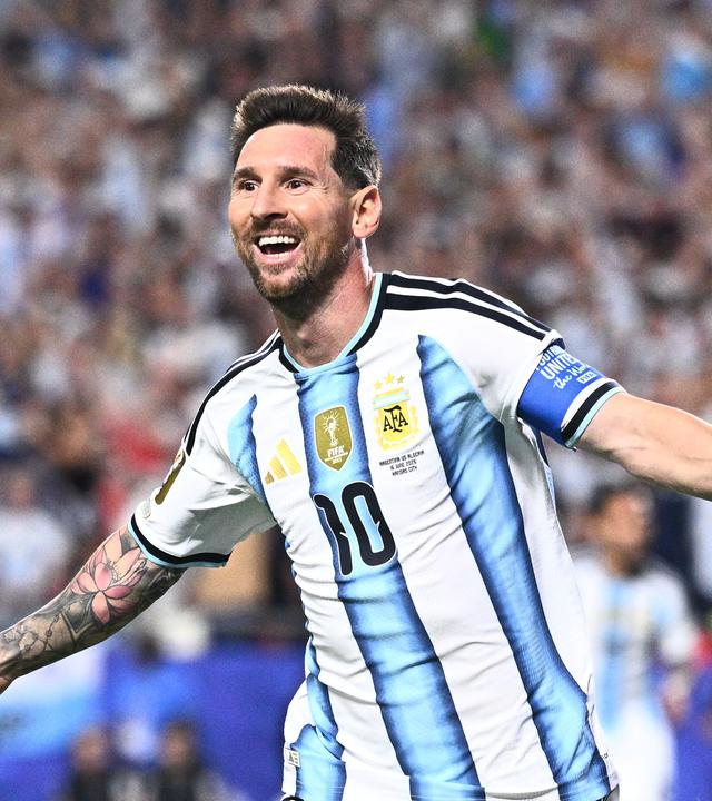 Lionel Messi jubelt beim WM-Gruppenspiel gegen Algerien über seinen zweiten Treffer zum 2:0 für Argentinien.