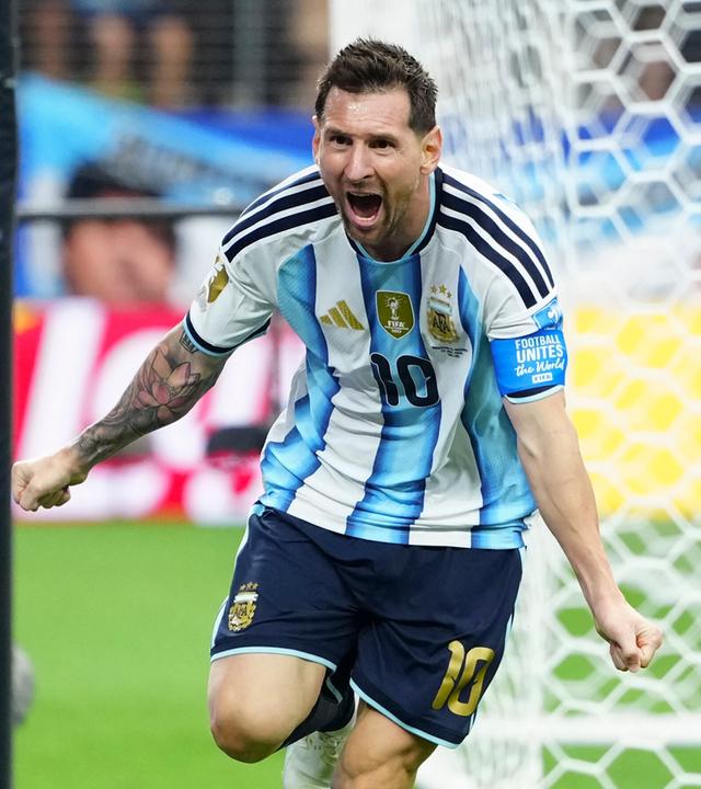 Lionel Messi jubelt