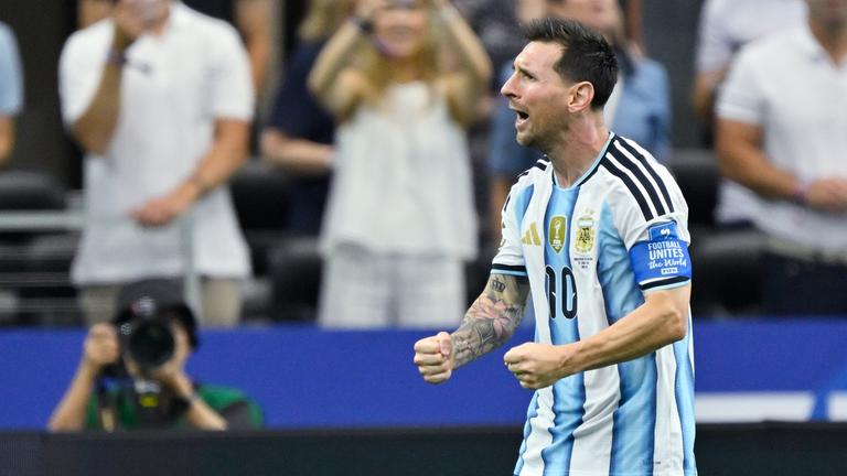 Lionel Messi jubelt