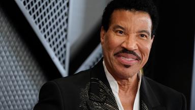 Porträtaufnahme von Lionel Richie. 