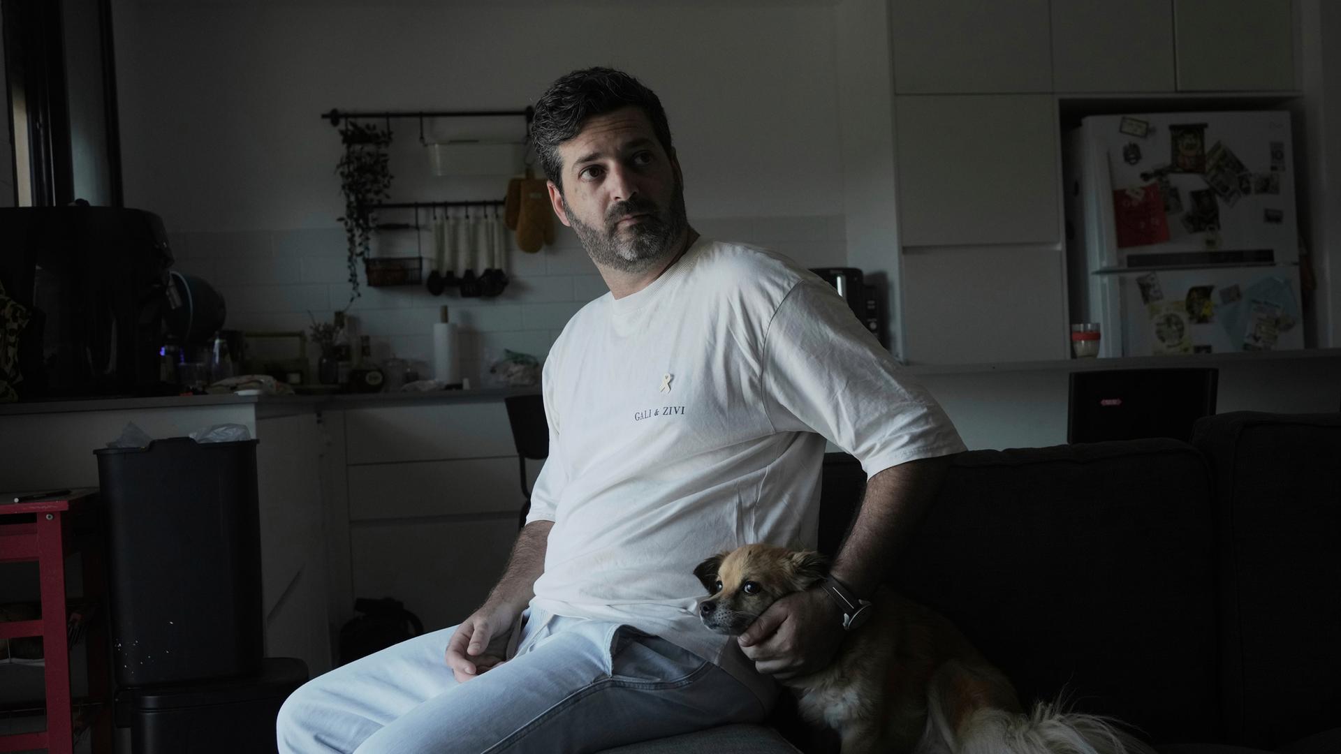 Liran Berman, Bruder der Zwillinge Ziv und Gali Berman, die am 7. Oktober 2023 aus ihrem Haus im Kibbuz Kfar Aza entführt und im Gazastreifen festgehalten wurden