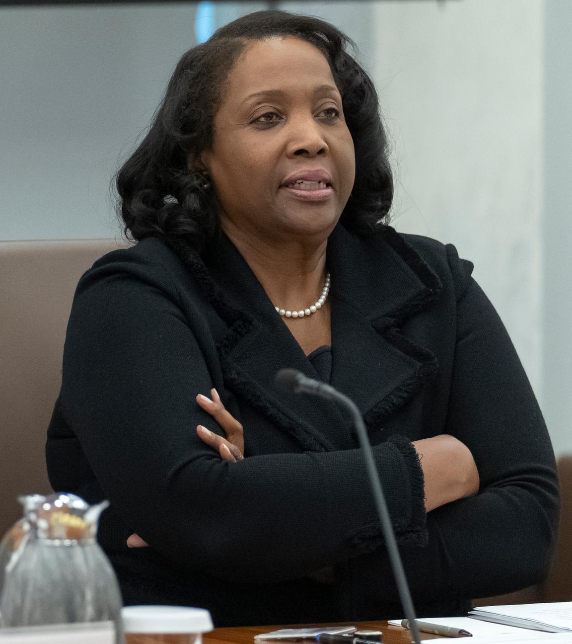 Lisa Cook, Mitglied der US-Notenbank, während einer Sitzung.