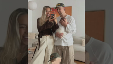Das Bild zeigt Influencerin Lisa Mantler mit ihrem Mann und ihrem neugeborenen Baby.