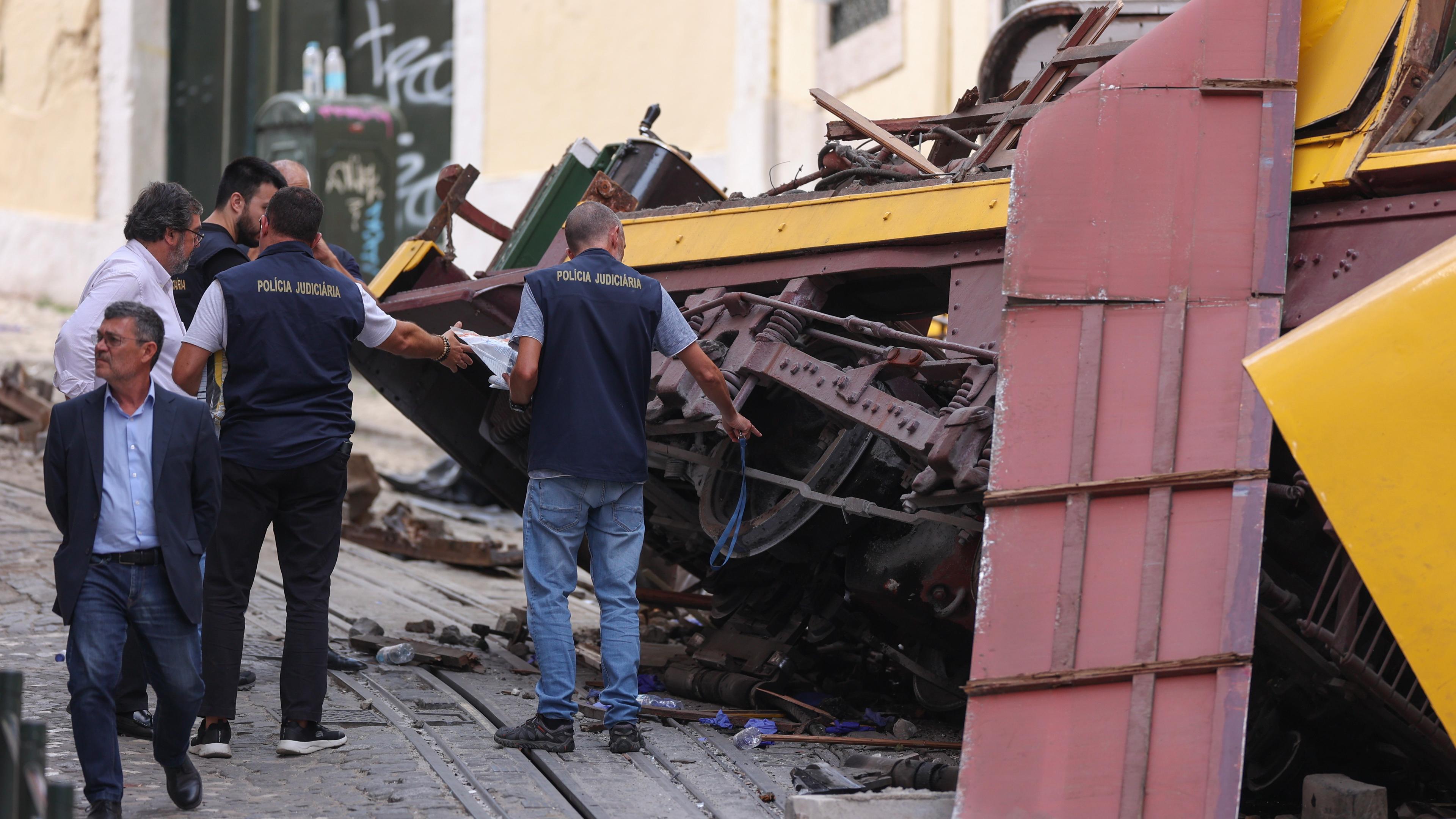 Ermittler haben erste Erkenntnisse zum Unglück der Standseilbahn in Lissabon gewonnen.