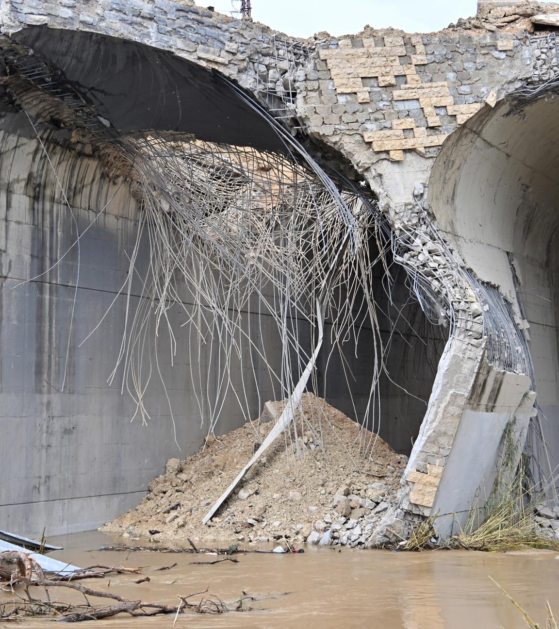 Israeli military strikes Litani River's Qasmiya Bridge in southern Lebanon