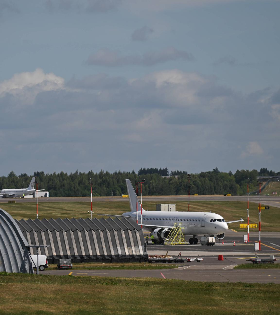 Litauen, Vilnius: Flugzeuge am Boden am Flughafen in Vilnius