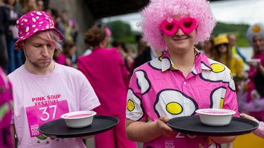 Leuchtendes Pink: Vilnius feiert Suppenfestival