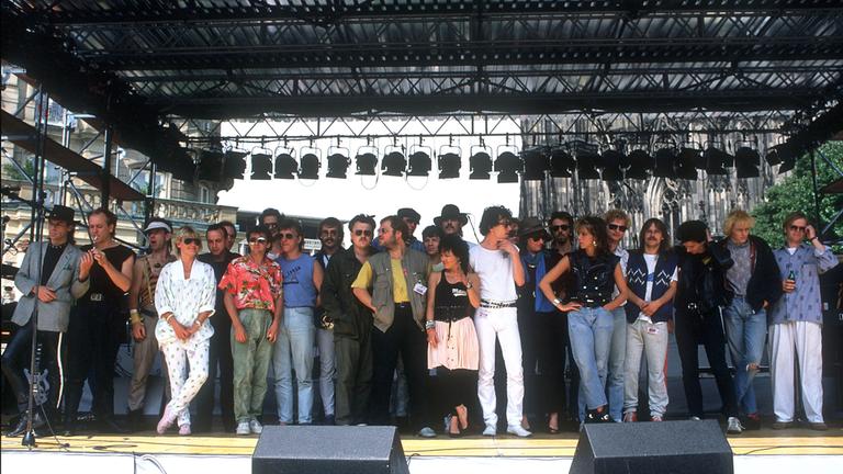 Udo Lindenberg, Gitte Haenning, Heinz Rudolf Kunze, Klaus Lage, Ina Deter, Ulla Meinecke, Nena, Herbert Grönemeyer und andere Musiker beim Live-Aid-Konzert in Köln 1985.