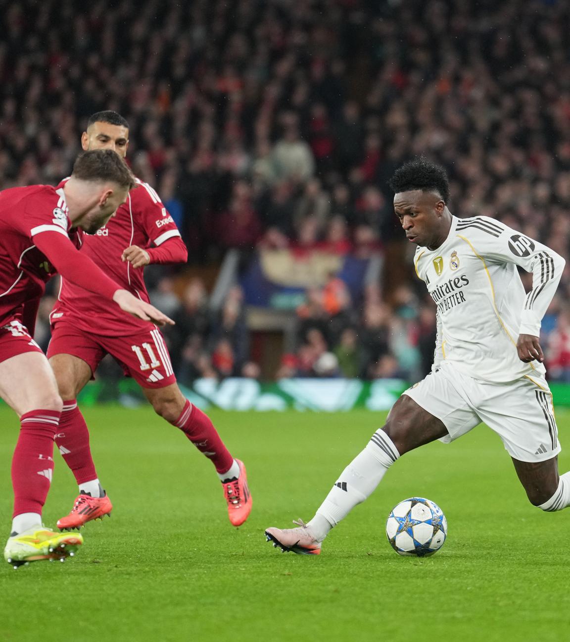 Spielszene zwischen dem FC Liverpool und Real Madrid.