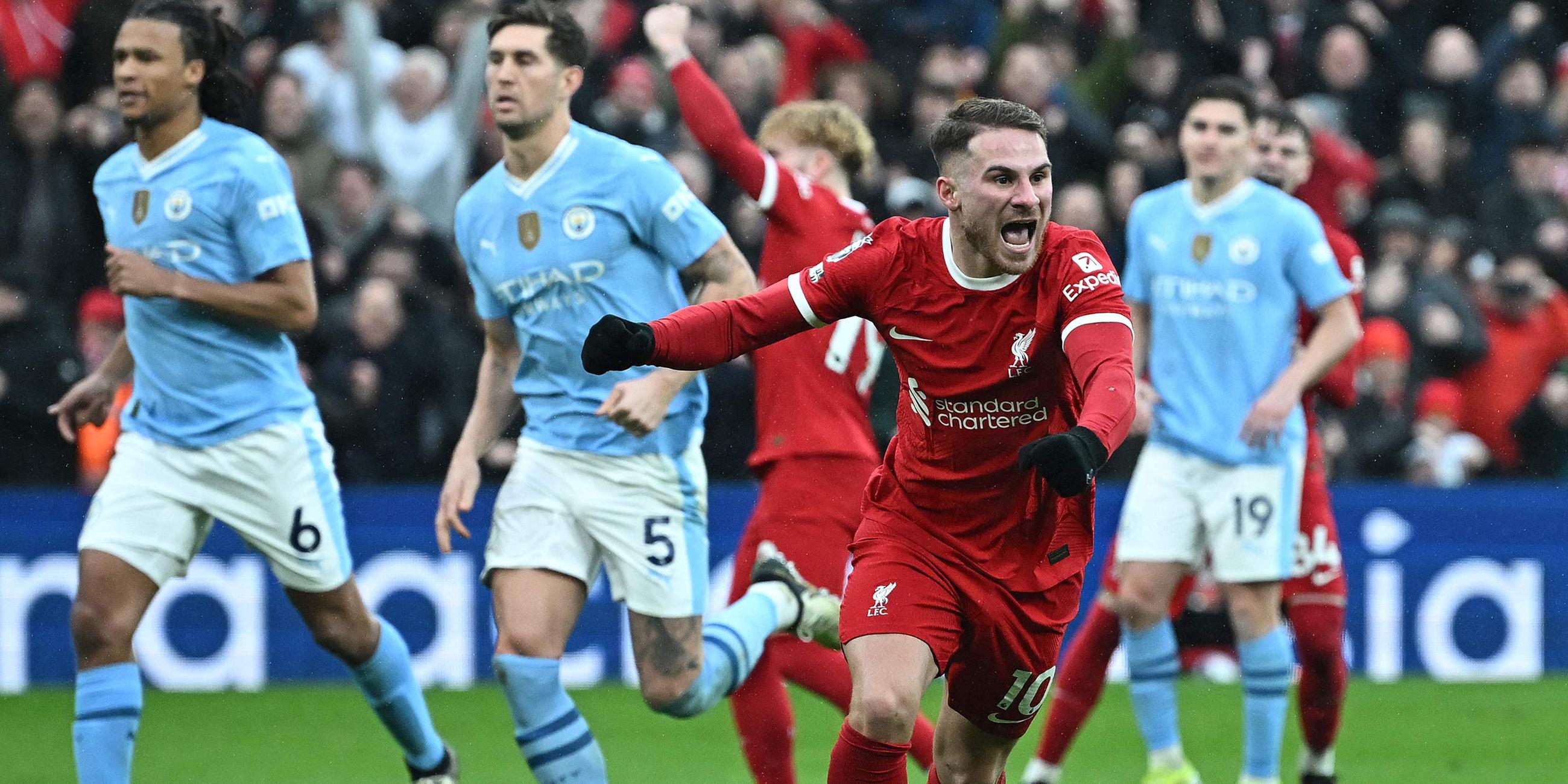 Alexis Mac Allister (Liverpool) jubelt nach dem Elfmetertor. 