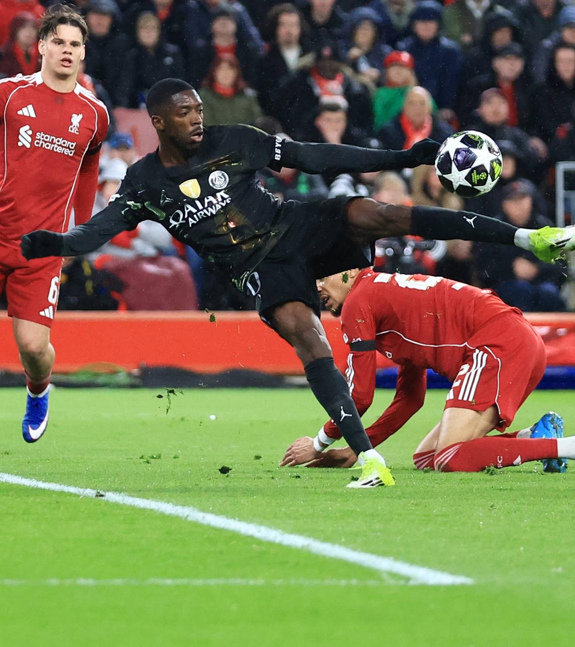 Dembele Ousmane beim Torschuss