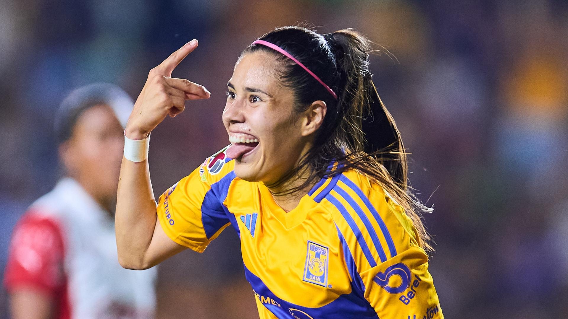 Die Fußballerin Lizbeth Ovalle jubelt