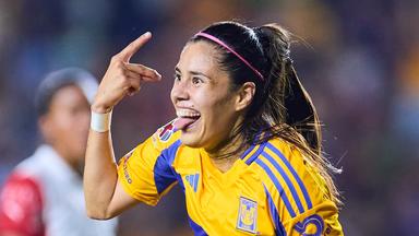 Die Fußballerin Lizbeth Ovalle jubelt
