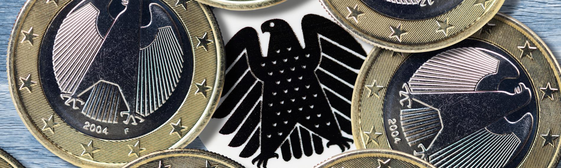 Euromünzen und Bundesadler, Symbolfoto Lobbyismus