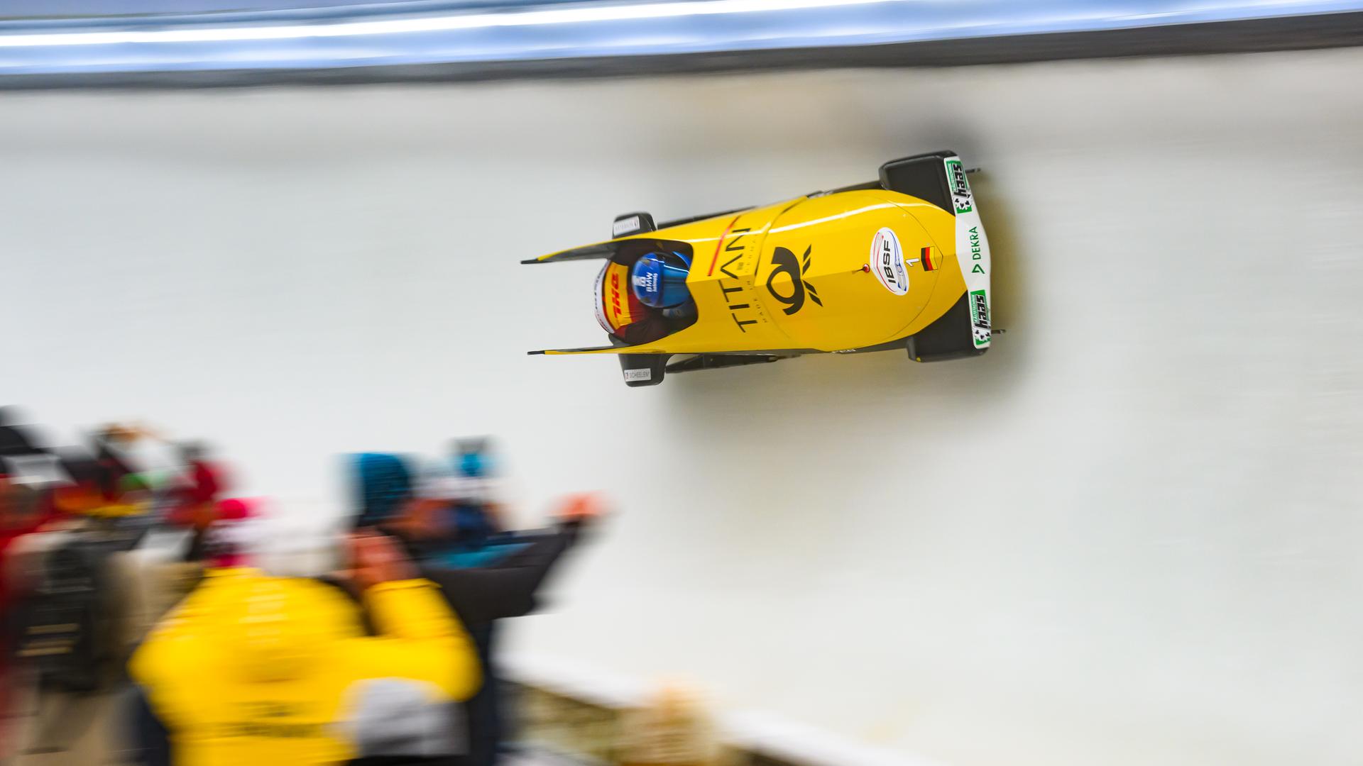 Die deutschen Bobsportler Johannes Lochner und Georg Fleischhauer sind im Zweierbob in Altenberg beim Bob Weltcup im Einsatz