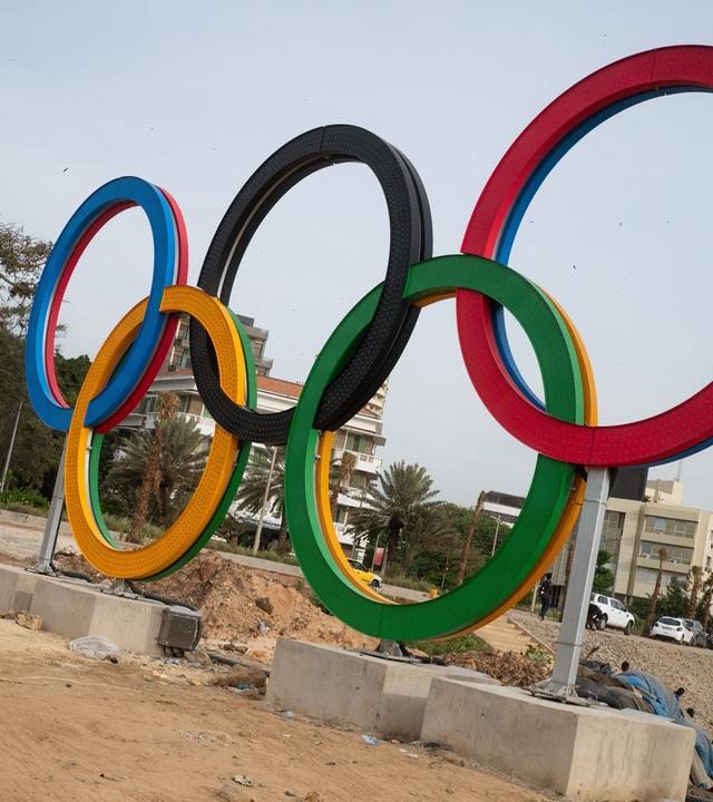 Logo-Paneele der Olympischen Jugendspiele, die erstmals auf afrikanischem Boden stattfinden werden, am 28.10.2026 in Dakar, Senegal,