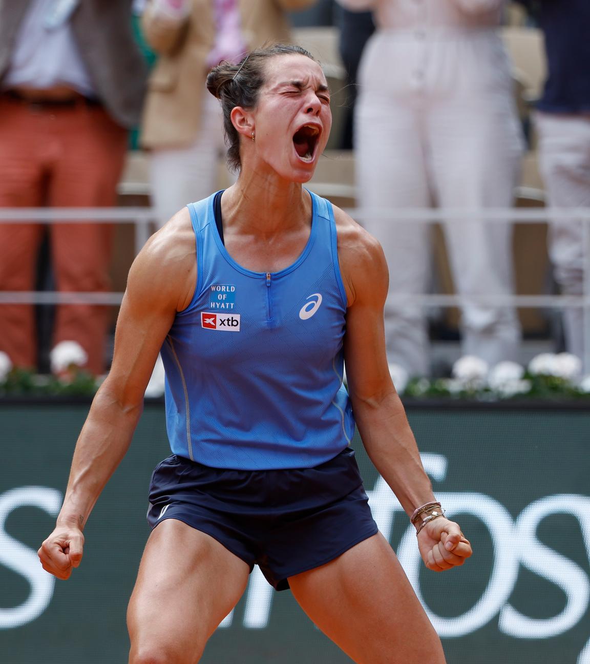 Tennisspielerin Lois Boisson schreit ihre Freude heraus