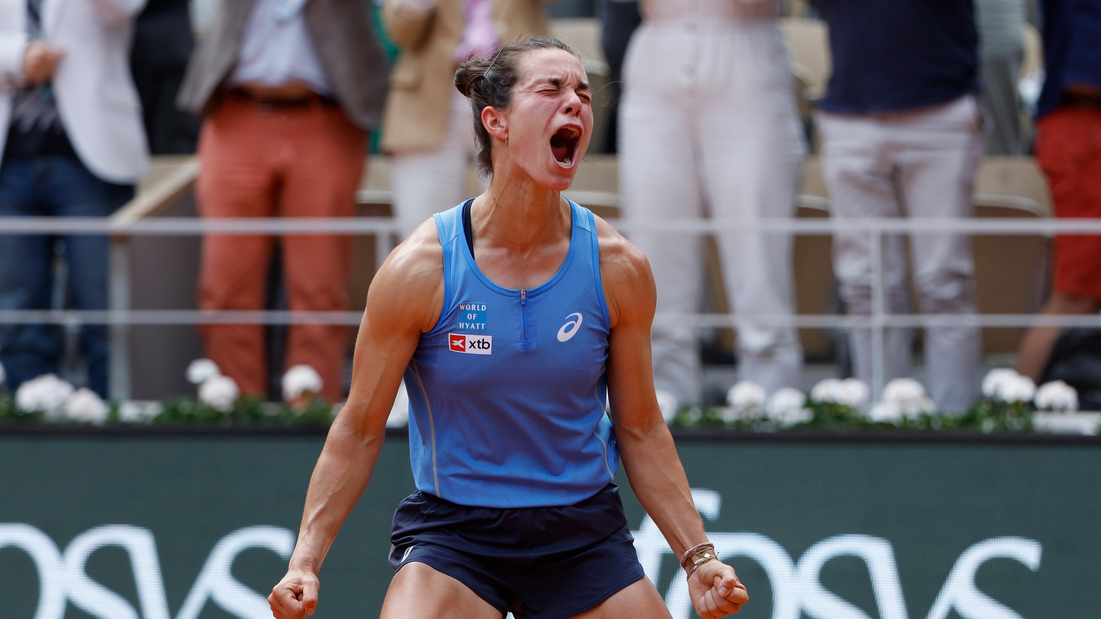 Tennisspielerin Lois Boisson schreit ihre Freude heraus