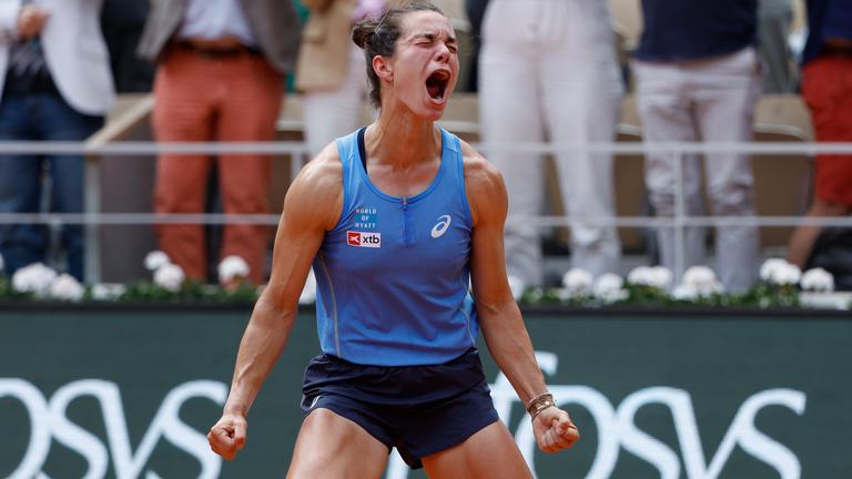 Tennisspielerin Lois Boisson schreit ihre Freude heraus