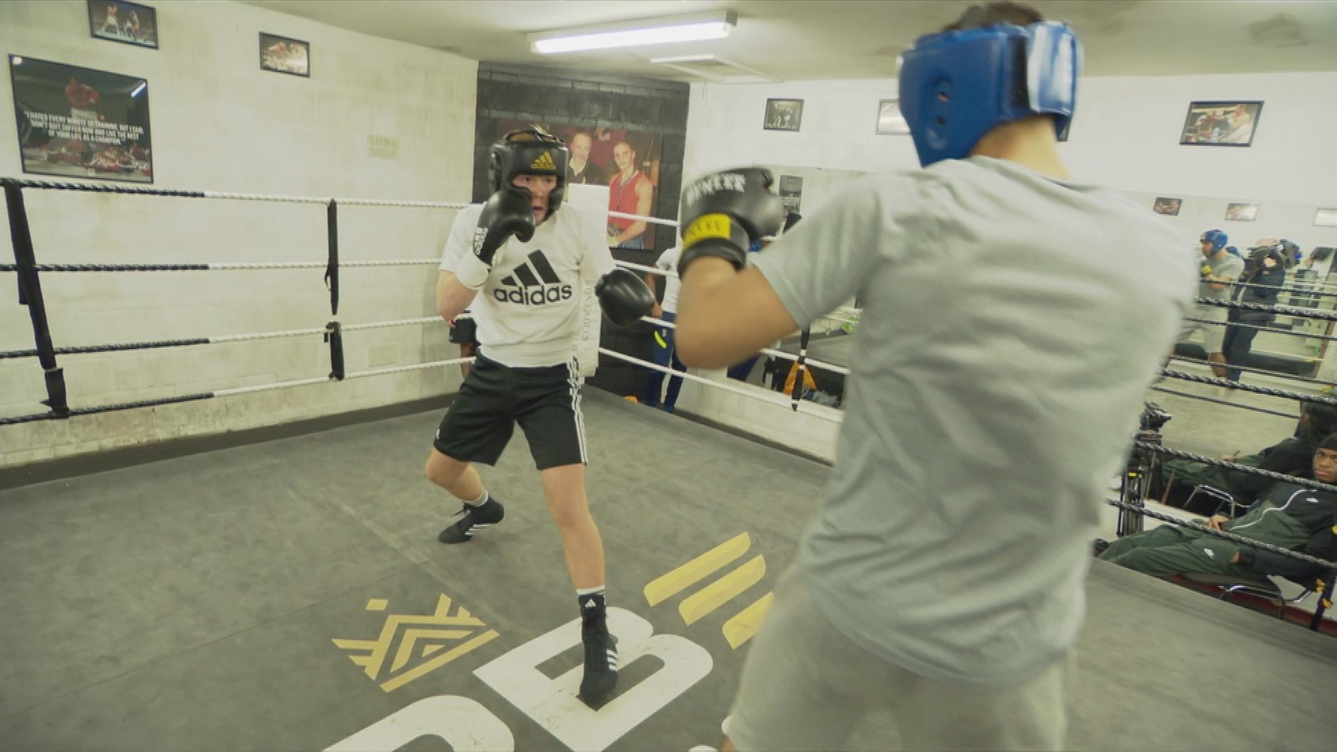London: Ein Erzbischof im Boxring