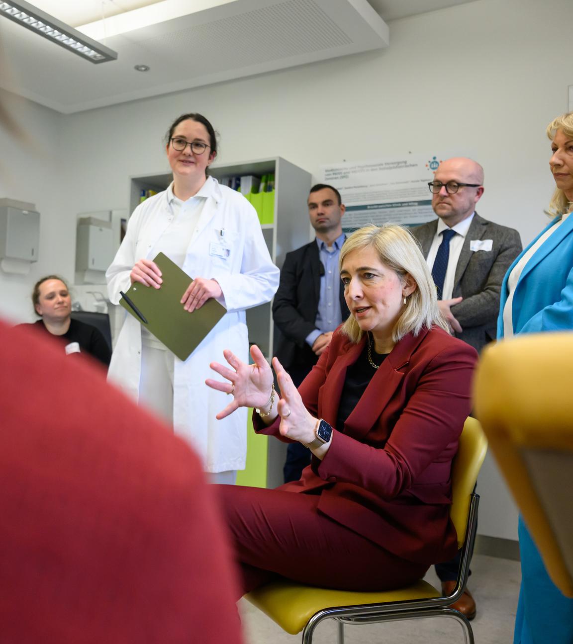 Bundesgesundheitsministerin Warken besucht Uniklinik Dresden