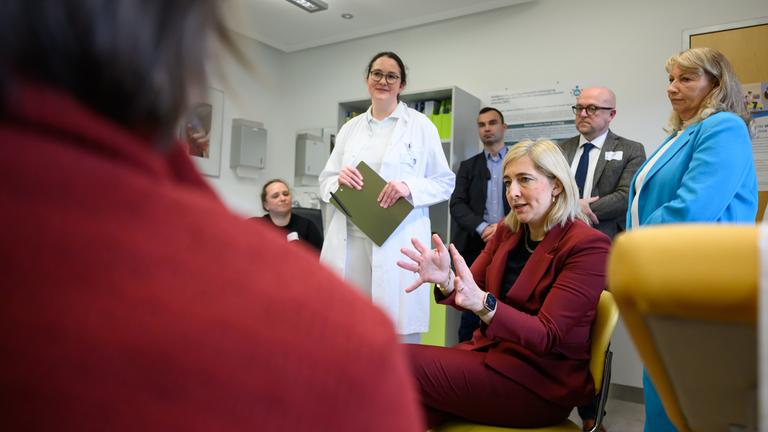 Bundesgesundheitsministerin Warken besucht Uniklinik Dresden