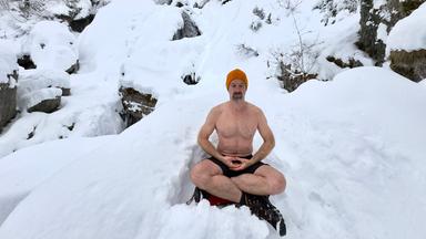 Daniel beim Atmen in Eis und Schnee.