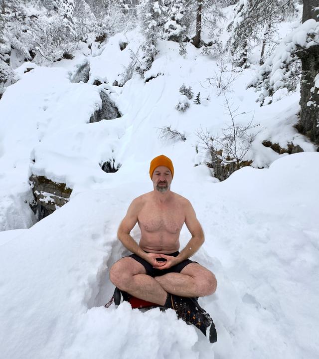 Daniel beim Atmen in Eis und Schnee.