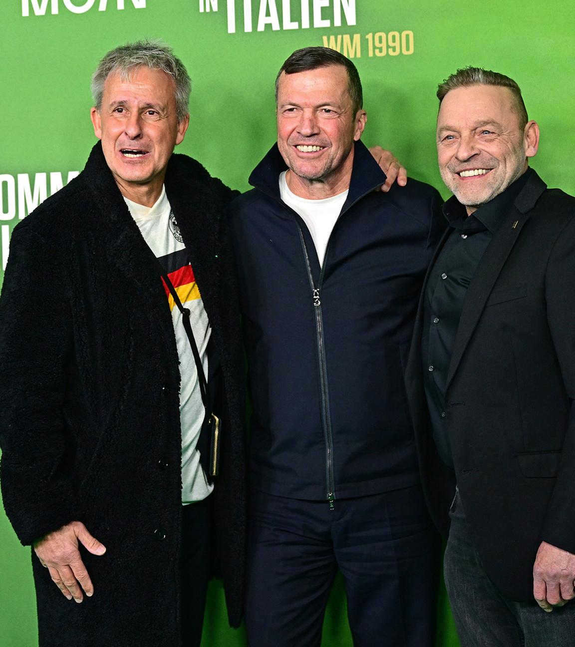 Pierre Littbarski, Lothar Matthäus und Thomas Häßler bei der Premiere von "Ein Sommer in Italien - WM 1990" in Hamburg. 
