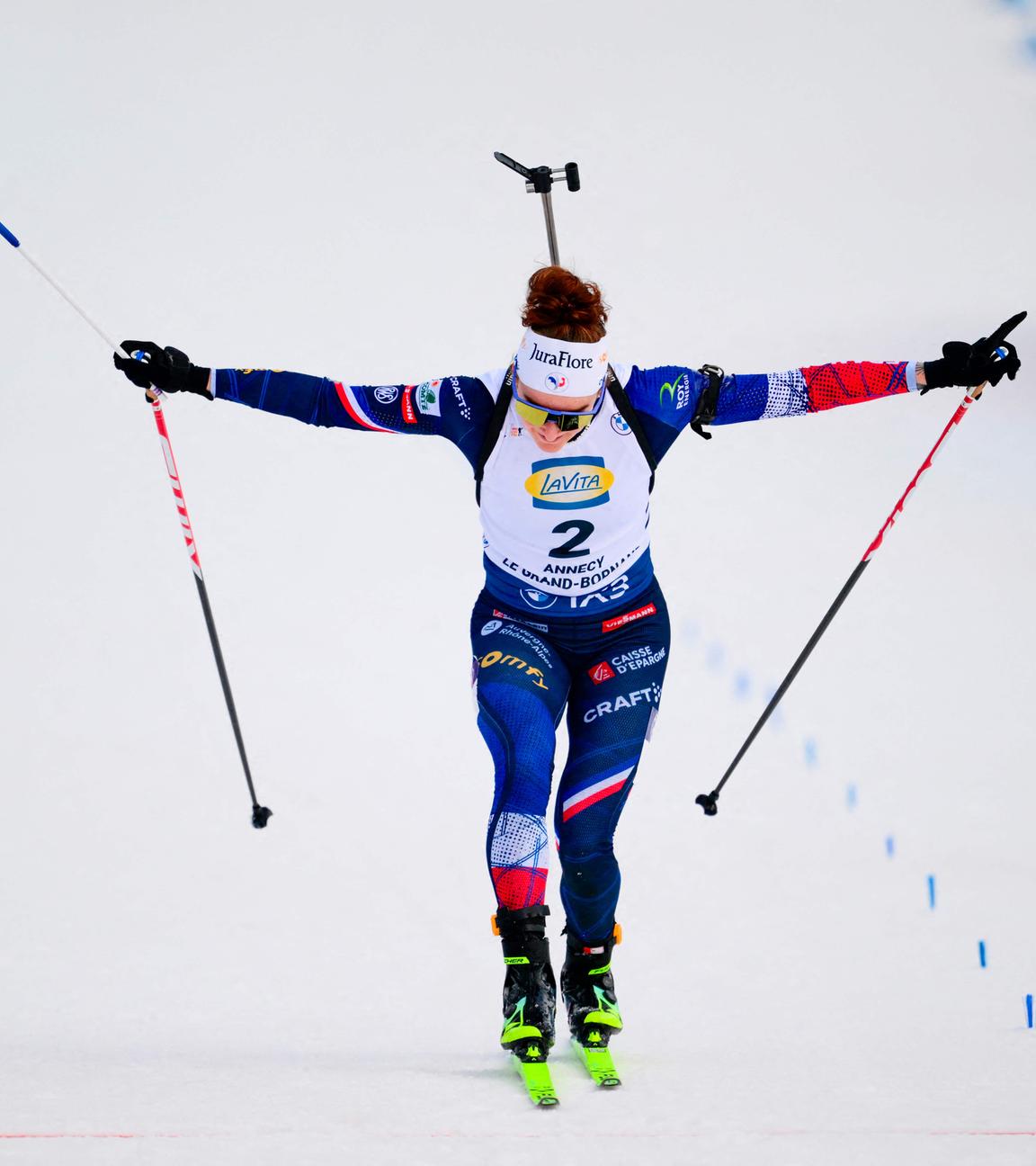 Die Biathletin Lou Jeanmonnot gewinnt das Verfolgungsrennen in Le Grand Bornand