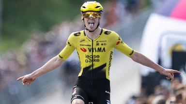 Radprofi Louis Barré bejubelt seinen Etappenerfolg bei der Deutschland Tour
