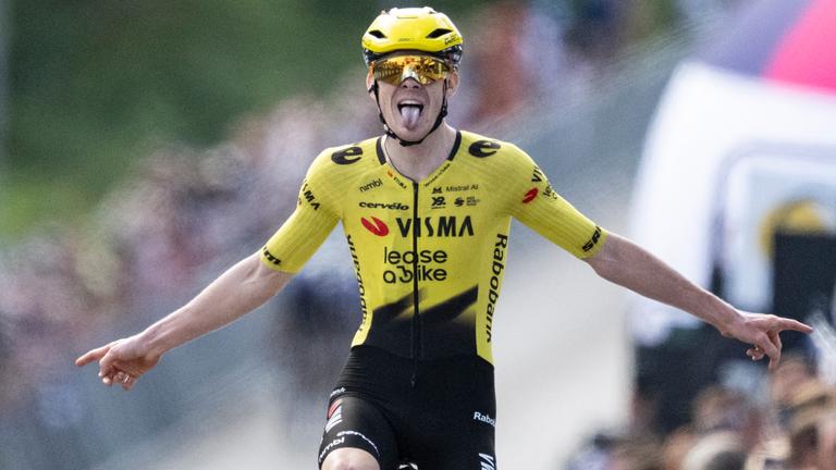 Radprofi Louis Barré bejubelt seinen Etappenerfolg bei der Deutschland Tour