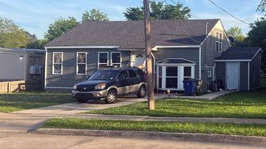 Wohnhaus in Louisiana mit großem Auto davor