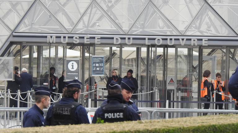 Spektakulärer Einbruch in den Louvre: Wertvoller Schmuck gestohlen