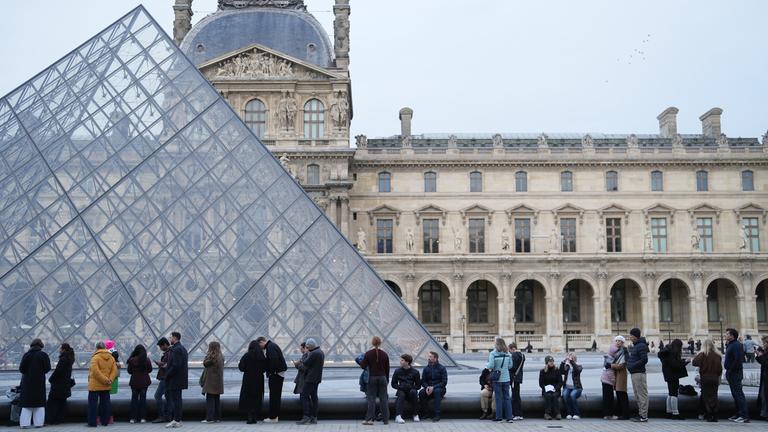 Museum Louvre in Paris (Arcivfoto)