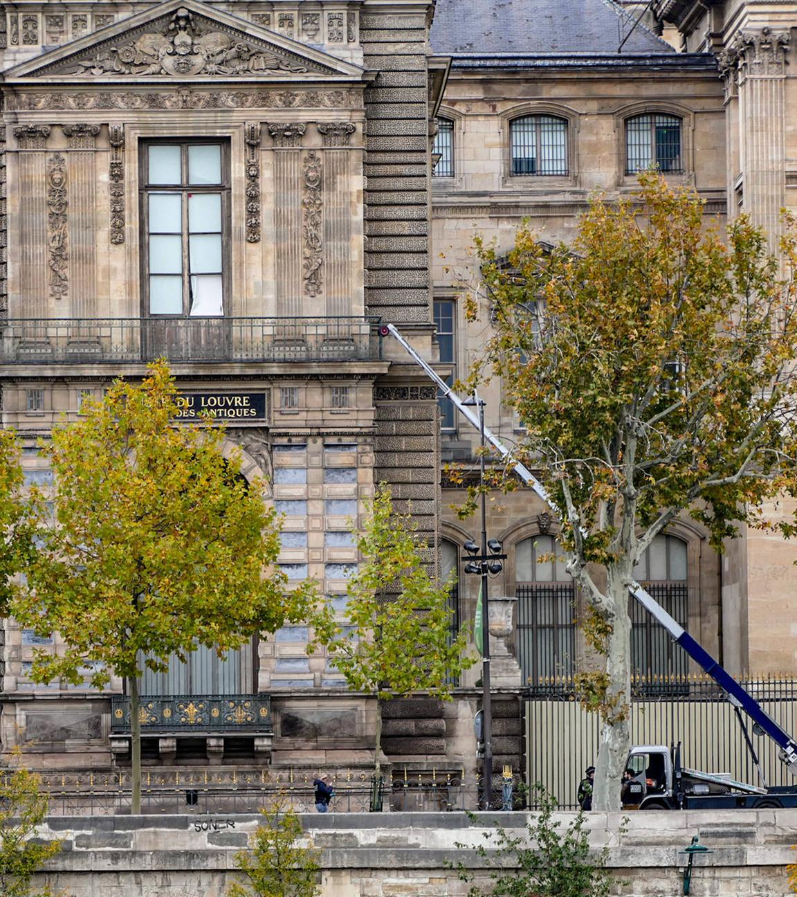 Raubüberfall im Pariser Louvre