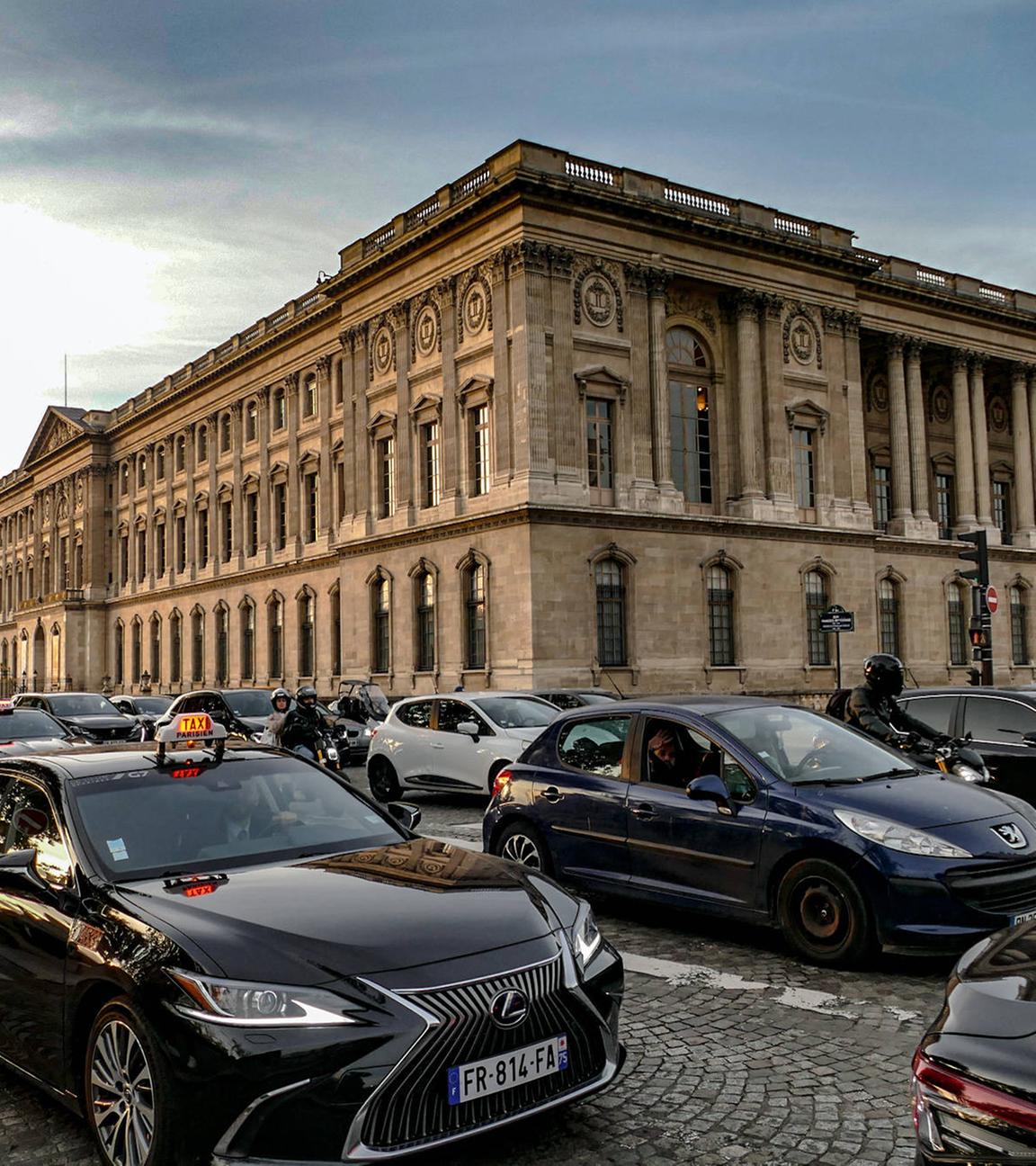 Raubüberfall im Pariser Louvre