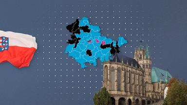 Kathedrale und Severikirche in Erfurt mit leerer Wahlkreis-Karte von Thüringen und der Flagge des Bundeslandes